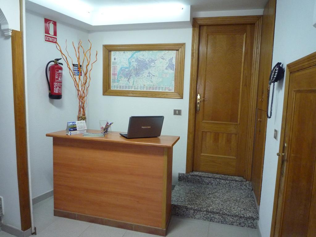 Hostal Residencia Ponte Vella Lugo Exterior photo